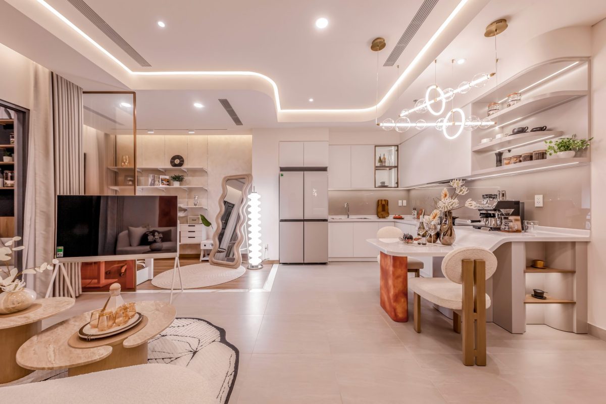 Thiết kế giới thiệu Campuccino The NEST: quầy cà phê, TV chân rời và góc bàn phía sau