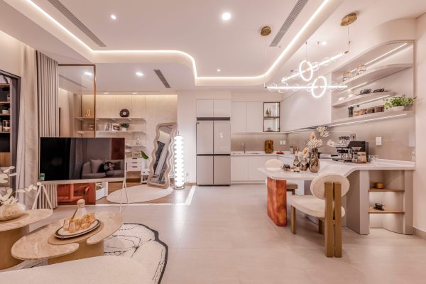 Thiết kế giới thiệu Campuccino The NEST: quầy cà phê, TV chân rời và góc bàn phía sau